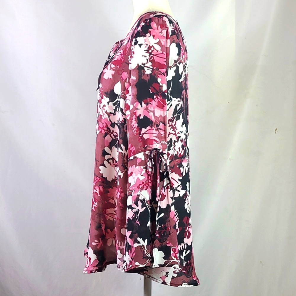 Quintessential Split Sleeve Blouse - Picture 7 of 14